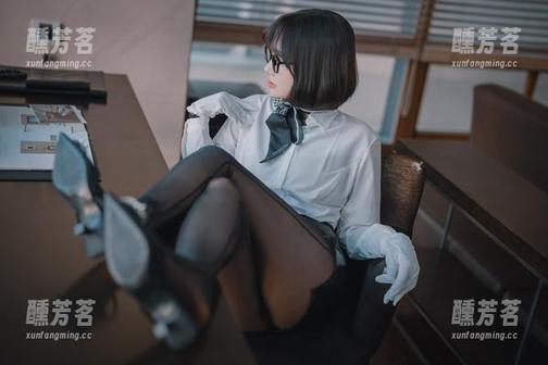 哟，Son Ye Eun；这个死库水作品在图库里真是炸裂！